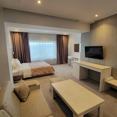 Enkelana Hotell Pogradec